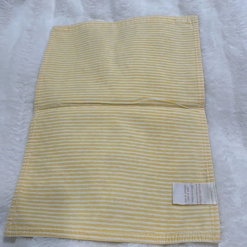 WILLIAM SONOMA BUNDLE OF OF 2 NAPKINS 2 PLACEMATS.